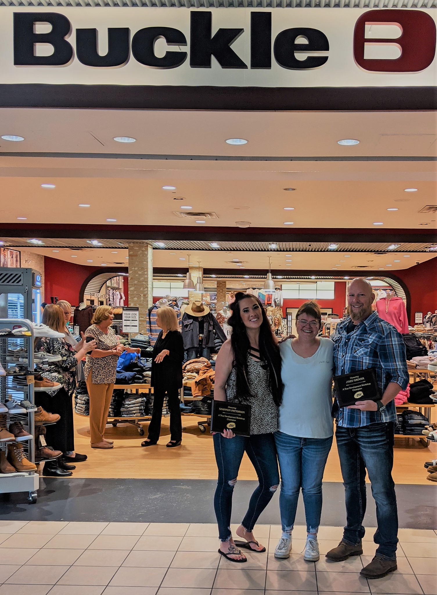 buckle clothing stores
